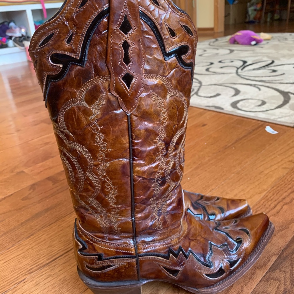 Corral Boots Brown w/Black inlay Sz 8M Snip Toe